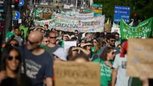 Profes en pie de guerra: ¿Conseguirá el Consejero de Educación evitar nuevas huelgas?.El profesorado de la Escuela Pública.