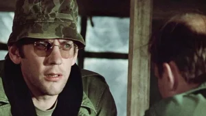 Donald Sutherland: El Camaleón Antisistema de Hollywood. La filmografía de Donald Sutherland nos devuelve al Hollywood dinámico.