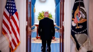 ¡Bombazo en la Casa Blanca! Biden se raja y Kamala toma las riendas. El circo electoral yanqui acaba de dar un giro de 180 grados.
