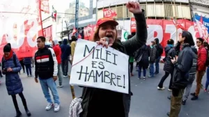 Las mentiras (y trampas) de Miley. Argentina está ardiendo, y no precisamente por un milagro económico. Ar